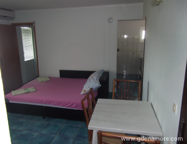 Apartman 4 (dnevna) 5 osoba
